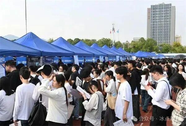 聚美策略 “什么？你才大一就来实习？”